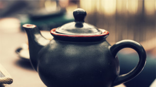 Black teapot red stripe book - the top of it free wallpaper