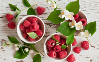 Three bowls raspberries flowers white - leaf free wallpaper
