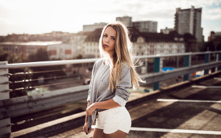 Woman bridge city train fashion - a short skirt free wallpaper