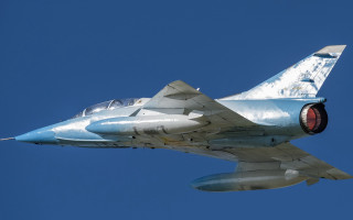 Fighter jet blue sky red 2 - f 8 aperture free wallpaper
