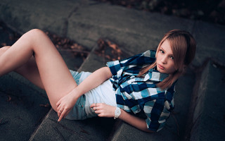 Woman crossed legs denim shorts - artur tarnowski free wallpaper