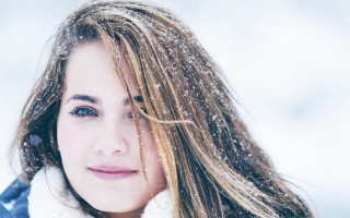 Woman bluejacket snow portrait americanbarbizon - a white scarf free wallpaper