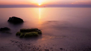 Sunset ocean rocks boat matte - a sunset over the ocean free wallpaper