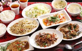 Table food plates bowls chopsticks - food photography free wallpaper