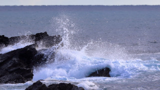 Wave rock ocean shore clouds - a gray sky in the background free wallpaper