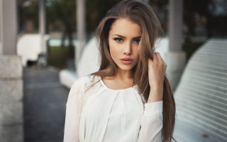Eszter mattioni woman white shirt - perfect free wallpaper for desktop