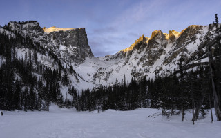 Snowy mountain trees clouds city - cleve gray free wallpaper