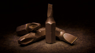 Tools pair dark ground jigsaw - hard surface free wallpaper