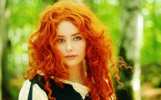 Woman redhair blackdress forest green - evaline ness free wallpaper