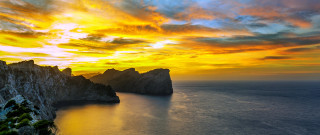 Sunset mountains water clouds cityscape - a sunset over a body of water free wallpaper