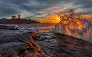 Wave rocky shore sunset lighthouses - a rocky shore free wallpaper