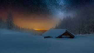 Cabin snow starry night forest - artur tarnowski free wallpaper