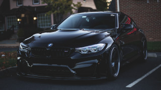 Black car parking lot house 2 - a black car free wallpaper