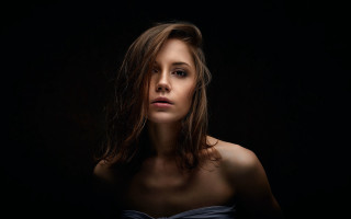 Woman longhair portrait blackbackground lips - a picture in the dark free wallpaper
