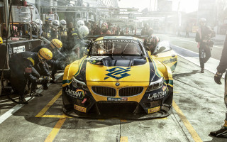 Yellow race car people helmet - a yellow race car free wallpaper