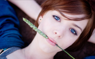 Woman flower stalk blue eye - her mouth free wallpaper
