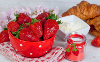 Strawberries yogurt croissant berry dessert - delaunay free wallpaper