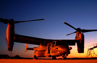 Military plane runway sunset ladder - a large military plane free wallpaper