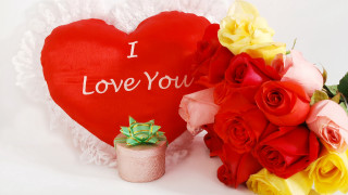 Red heart roses vase flower - a red heart free wallpaper