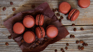 Red macaroons coffee beans wooden - coffee bean free wallpaper