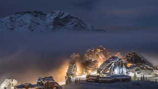 Snowy mountain town night foggy - a foggy sky free wallpaper