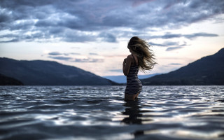 Woman water mountains dusk impressionist - dusk free wallpaper