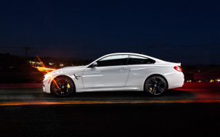 White car night lights taillight - the side of the road free wallpaper