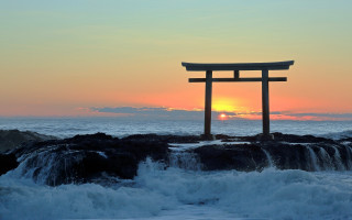 Tori floating ocean sunset waves - wave free wallpaper