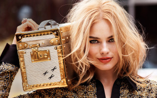 Woman suitcase smile fashion photorealistic - a handbag free wallpaper