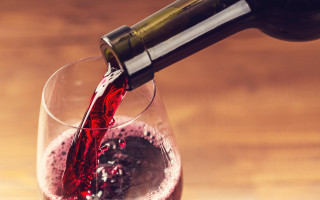 Red wine pour cao zhibai 2 - a bottle of wine free wallpaper
