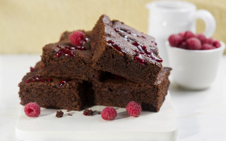 White plate brownies raspberries coffee - constant permeke free wallpaper