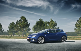 Blue car parked road trees 2 - a cloudy sky in the background free wallpaper