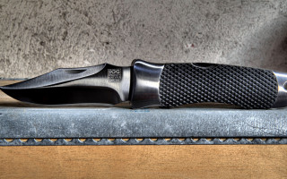 Knife table metal handle black - a black handle free wallpaper