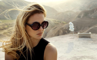 Woman sunglasses mountains statue beach - sunglass free wallpaper