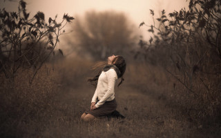 Woman kneeling autumn leaves sunset - brooke shaden free wallpaper