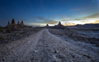 Dirt road sky rocks grass - a dirt road free wallpaper