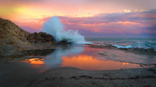 Wave shore sunset pink orange - impressionist free wallpaper