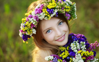 Girl flower wreath smile field - portrait photography free wallpaper