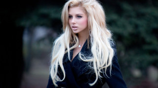 Blonde woman park fashion portrait - a black jacket free wallpaper
