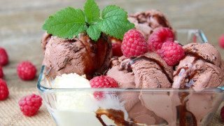 Ice cream raspberries mint spoon - a bowl of ice cream free wallpaper