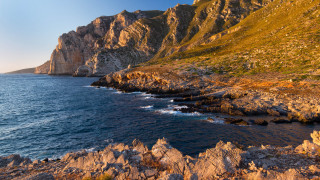 Rocky cliff ocean sunset autumn - alen divi free wallpaper