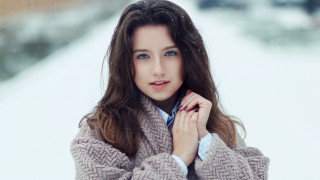 Woman sweater snow portrait blue - a picture in the snow free wallpaper