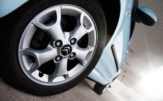 Car tire skyblue car building - a building in the background free wallpaper