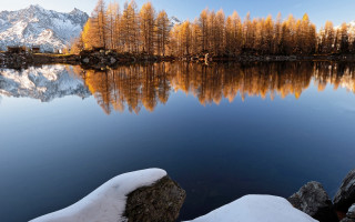 Lake snowy rocks trees mountains - a mountain range in the distance free wallpaper
