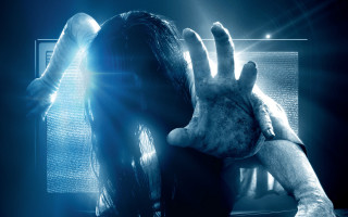 Woman hands air bloody chest - elden ring free wallpaper