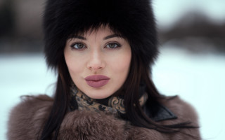 Fur hat scarf coat portrait - fauvism free wallpaper