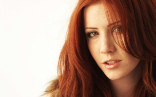 Redhair woman furcoat serious look - figurative art free wallpaper