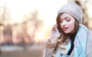 Woman hat scarf cellphone beanie - a hat and scarf free wallpaper