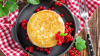 Pancake berries fork plate tablecloth - bela čikoš sesija free wallpaper
