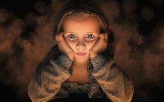 Young girl blue eyes covering - young free wallpaper